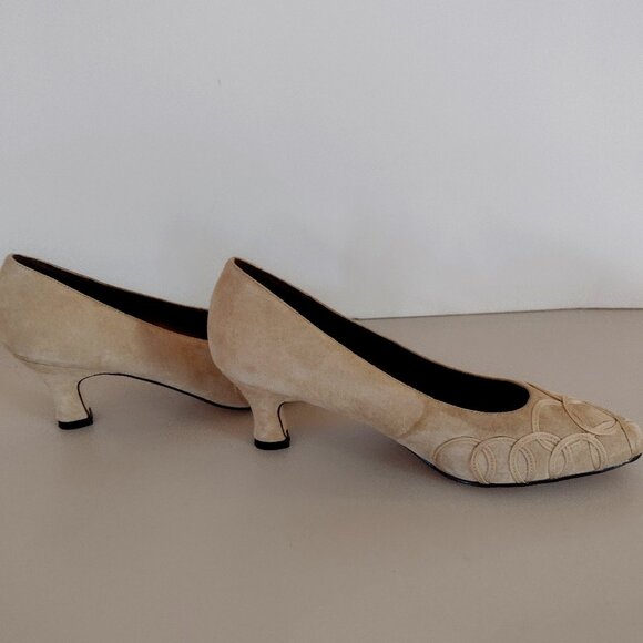 Madeline Stuart Shoes - Madeline Stuart Women's Suede Pumps Size 7M